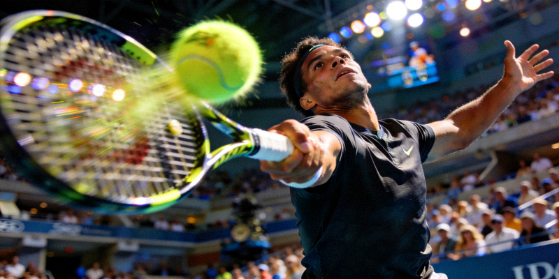 网球大满贯比赛发球动作特写